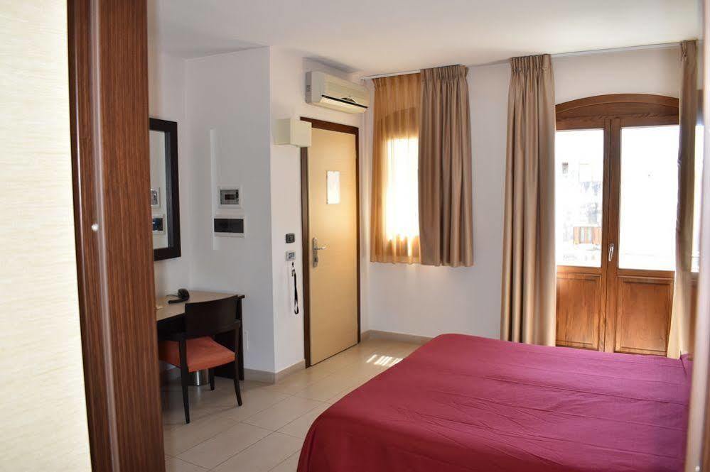 Hotel Il Portico فافينانا المظهر الخارجي الصورة